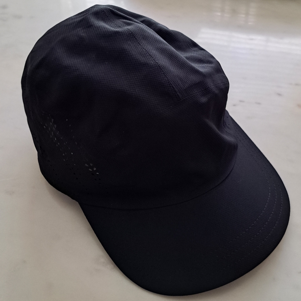 NWOT Athleta Ultra Light Run Cap 3.0